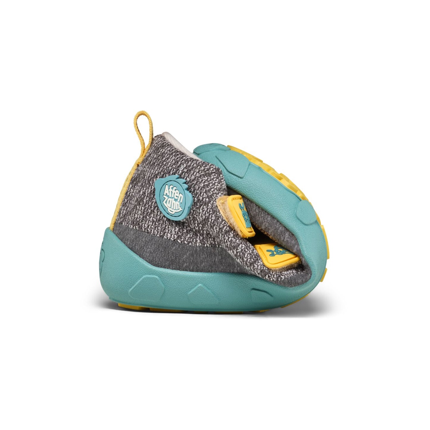 Der ideale Begleiter für die herbstliche Übergangszeit: Unser bunter Barfußschuh Happy von Affenzahn ist wasserdicht & kalt gefüttert. Einfach mit Klettverschlüssen auf und zu zumachen. - Obermaterial: bluesign®-zertifiziertes Polyester Knit