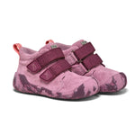 Wasserdicht, reflektierend und rutschfest: Der neue Lauflernschuh Talky von Affenzahn aus weichem, verantwortungsvoll produziertem Leder begleitet Lauflerner durch die nass-kalte Jahreszeit. Für Halt sorgt die neue Profilsohle, für Aufsehen das tierisch gute Design.