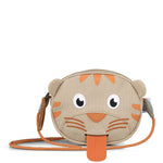 Die Geldtasche Affe Pure von Affenzahn ist der perfekte Begleiter für kleine Schätze. Mit ihrem niedlichen Affen-Design bringt sie Freude in den Alltag und ist ideal für Kinder, die ihre ersten Ersparnisse oder kleine Gegenstände sicher verstauen möchten. Die hochwertige Verarbeitung garantiert Langlebigkeit und Zuverlässigkeit. Ein charmantes Accessoire, das Stil und Funktionalität vereint.