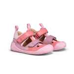 Hochwertige Lauflerner Sandale aus weichem Leder mit niedlichem Unicorn-Design. Die Freely Sandale von Affenzahn bietet optimale Bewegungsfreiheit für kleine Füße und unterstützt natürliche Laufbewegungen. Das flexible Material passt sich dem Fuß an und ermöglicht sicheres Gehen und Laufen. Perfekt für warme Tage und aktive Kinder, die ihre ersten Schritte machen.