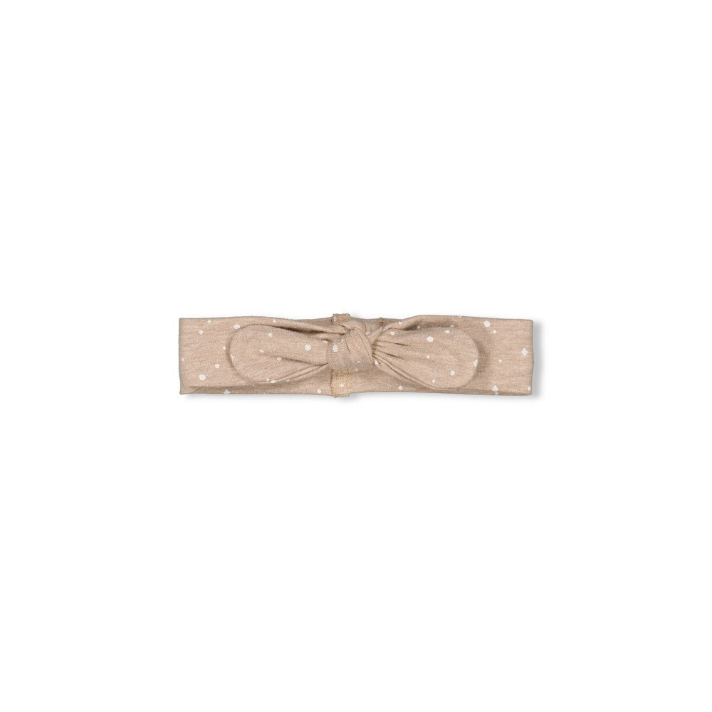 Beschreibung
Dieses verspielte Haarband aus der Kollektion „The Magic is in You“ von Feetje bringt Schwung in jeden Look. Es hält nicht nur dein Haar perfekt in Form, sondern zaubert auch ein Lächeln auf jedes Gesicht – denn ein bisschen Magie gehört einfach dazu! Ideal, um deinen Style mit einem fröhlichen Akzent zu versehen und den Alltag bunter zu machen.
