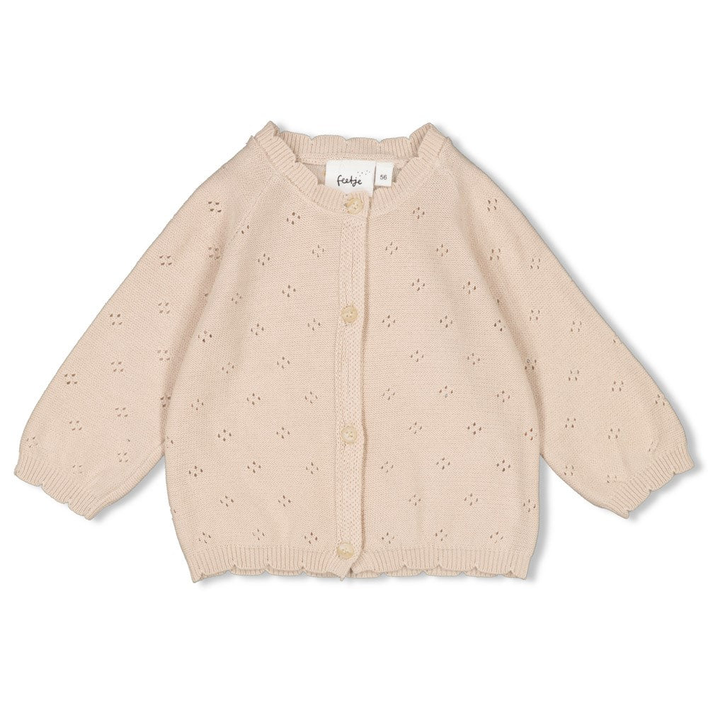 Beschreibung
Strickjacke von Feetje aus der Kollektion Starfish Wishes
Material
100% CO Pointelle Knit 