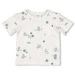 Beschreibung
T-Shirt aus der Rock my Boat Kollektion von Feetje
Material
94% CO + 6% EL Single Jersey SLUB