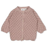 Beschreibung
Entdecke die charmante Strickjacke