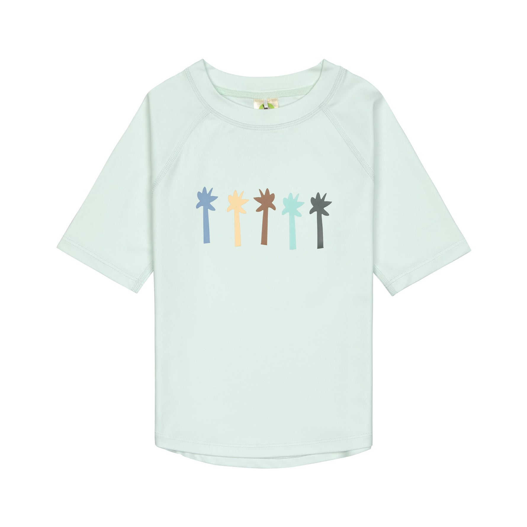 Das mintgrüne, kurzärmelige Kinder UV Shirt mit UV-Schutz 60 kommt mit einem Palms Print und extra weichem Stoff. Das atmungsaktive und schnelltrocknende Material sorgt für eine angenehme Passform und Badespaß. Geeignet von 3 Monaten bis 3 Jahren.