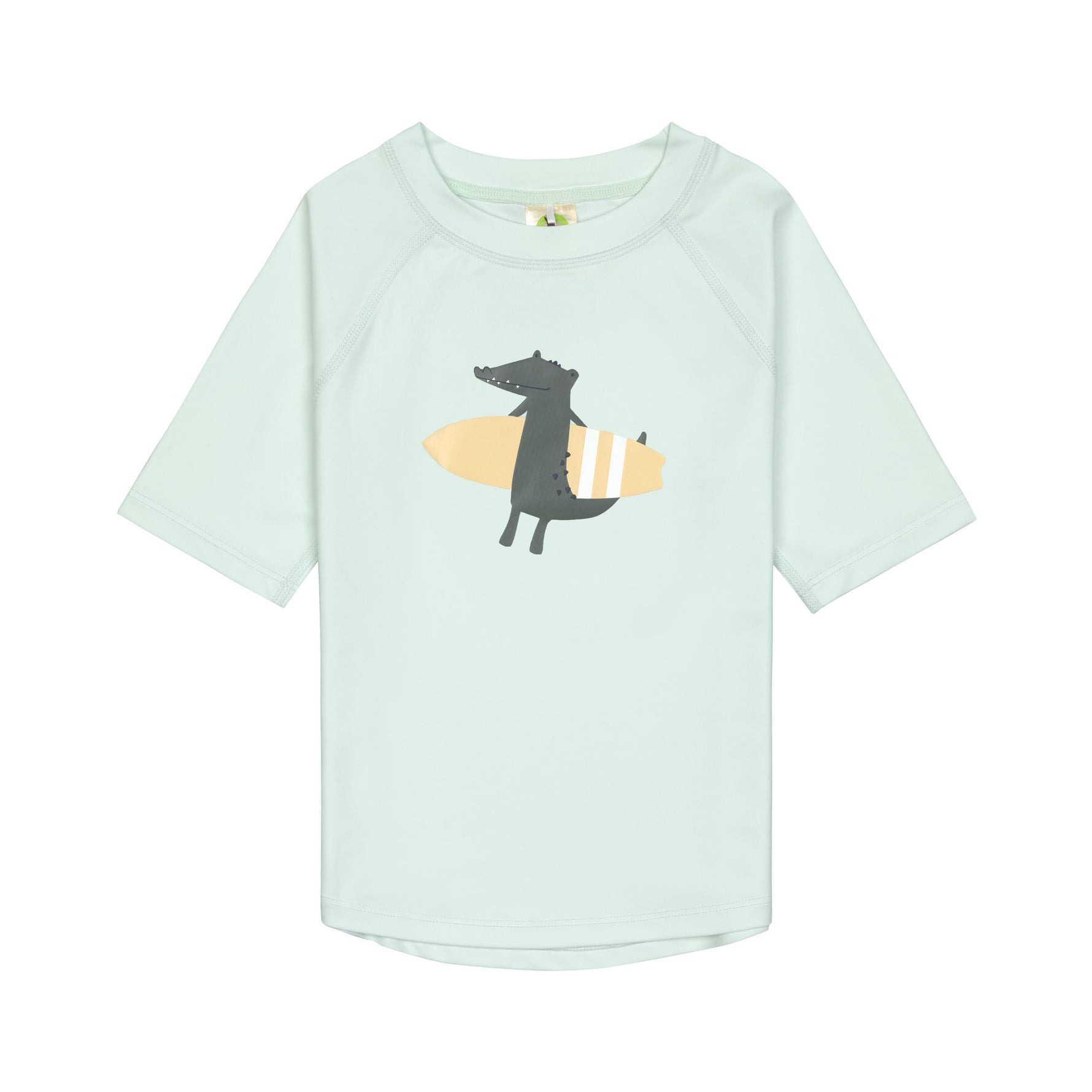 Das mintgrüne, kurzärmelige Kinder UV Shirt mit UV-Schutz 60 kommt mit einem Crocodile Print und extra weichem Stoff. Das atmungsaktive und schnelltrocknende Material sorgt für eine angenehme Passform und Badespaß. Geeignet von 3 Monaten bis 3 Jahren.