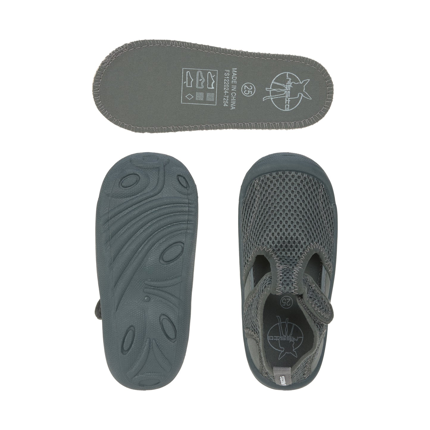Die Kinder Badeschuhe in der Farbe Deep Olive sind leicht, atmungsaktiv und schnell trocknend. Ihre flexible Antirutsch-Sohle und die praktischen Klettverschlüsse sorgen für einen optimalen Halt. Die Kinder Sandalen sind ideal am Strand oder im Freibad.