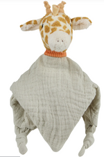 Das Schmusetuch Giraffe Kaya ist weich, handlich und ideal für Babys. Es kombiniert Flausch- und Musselinstoff, hat eine integrierte Rassel und geknotete Enden zum Greifen. Leicht zu reinigen und perfekt zum Kuscheln und Spielen.