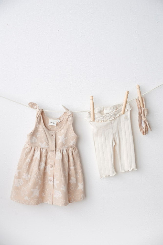 Beschreibung
Kleid aus der Kollektion Starfish Wishes von Feetje
Material
6% CO + 4% EL Single Jersey