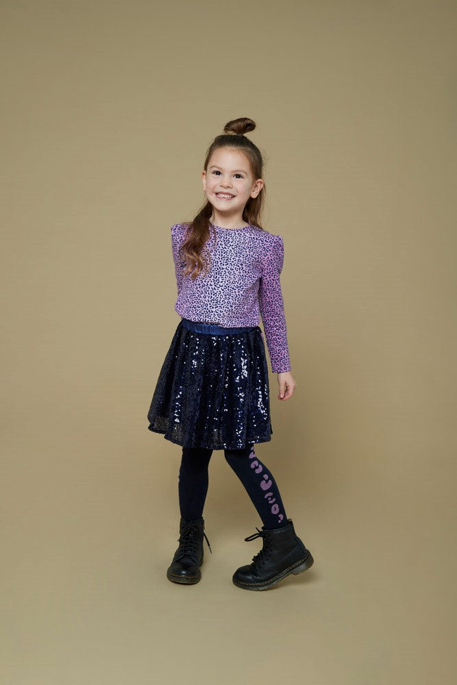 Dieser dunkelviolette Paillettenrock aus der Wild Soul Kollektion von Jubel verleiht jedem Outfit einen funkelnden, einzigartigen Akzent.