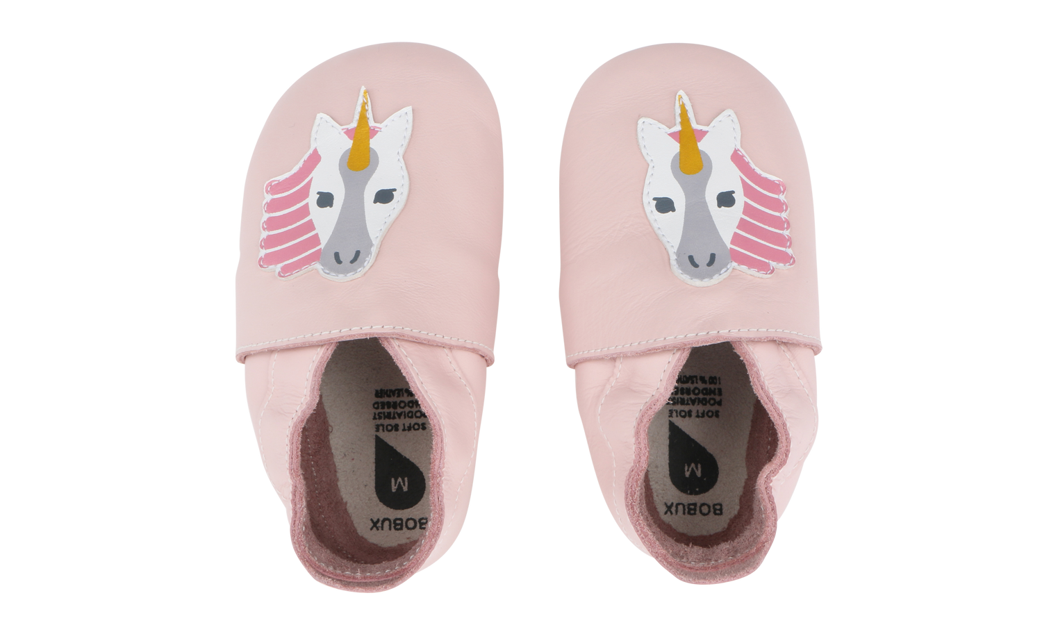 Beschreibung
Die Bobux Soft Soles sind Krabbel- und Hausschuhe für Babys bis hin zum Kleinkindalter und unterstützen Kinderfüße in ihrem natürlichen Wachstum, ohne einzuengen. Das extra weiche und biegsame Leder passt sich optimal an den Fuß an und lässt ihn atmen. Perfekt für Zuhause oder im Kindergarten, als Krabbel-, Haus- oder Gymnastikschuh.
Info
Falls die gewünschte Größe momentan online nicht vorrätig ist, senden Sie bitte eine kurze Nachricht an shop@dies-das.com. Wir prüfen gerne die Verfüg