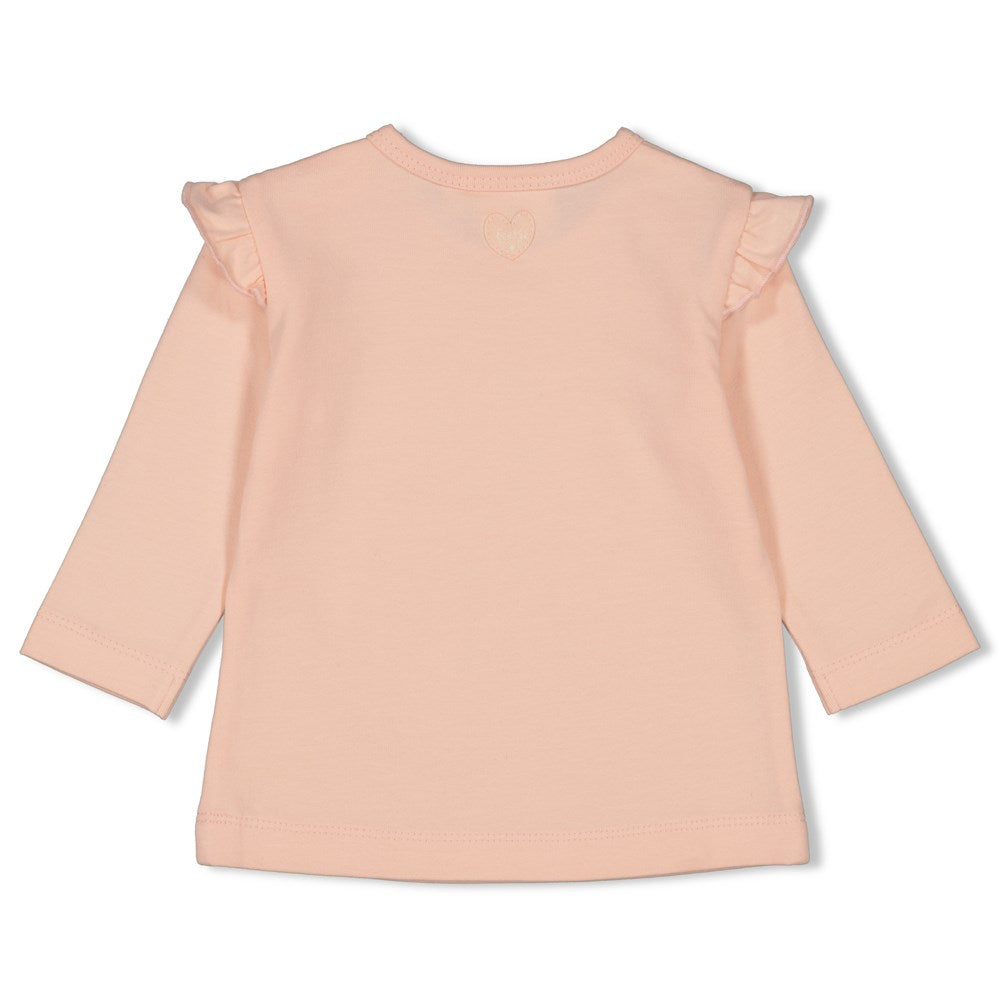 rosa Langarmshirt mit kleinem Blumenaufdruck vorne und Rüschen am Ärmelansatz