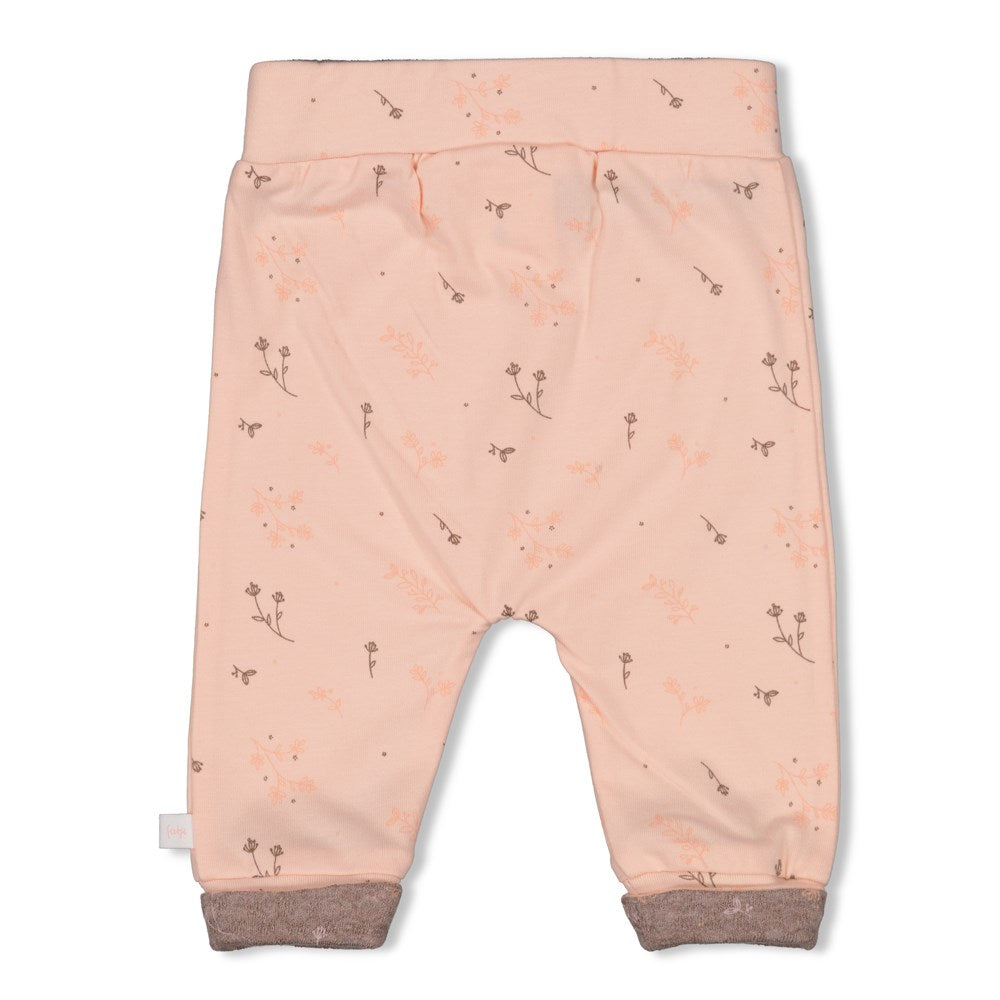 rosa Hose mit dezentem Blumendruck