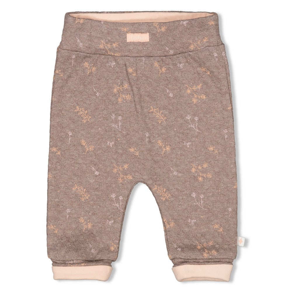 braunmelierte Hose mit dezentem Blumendruck