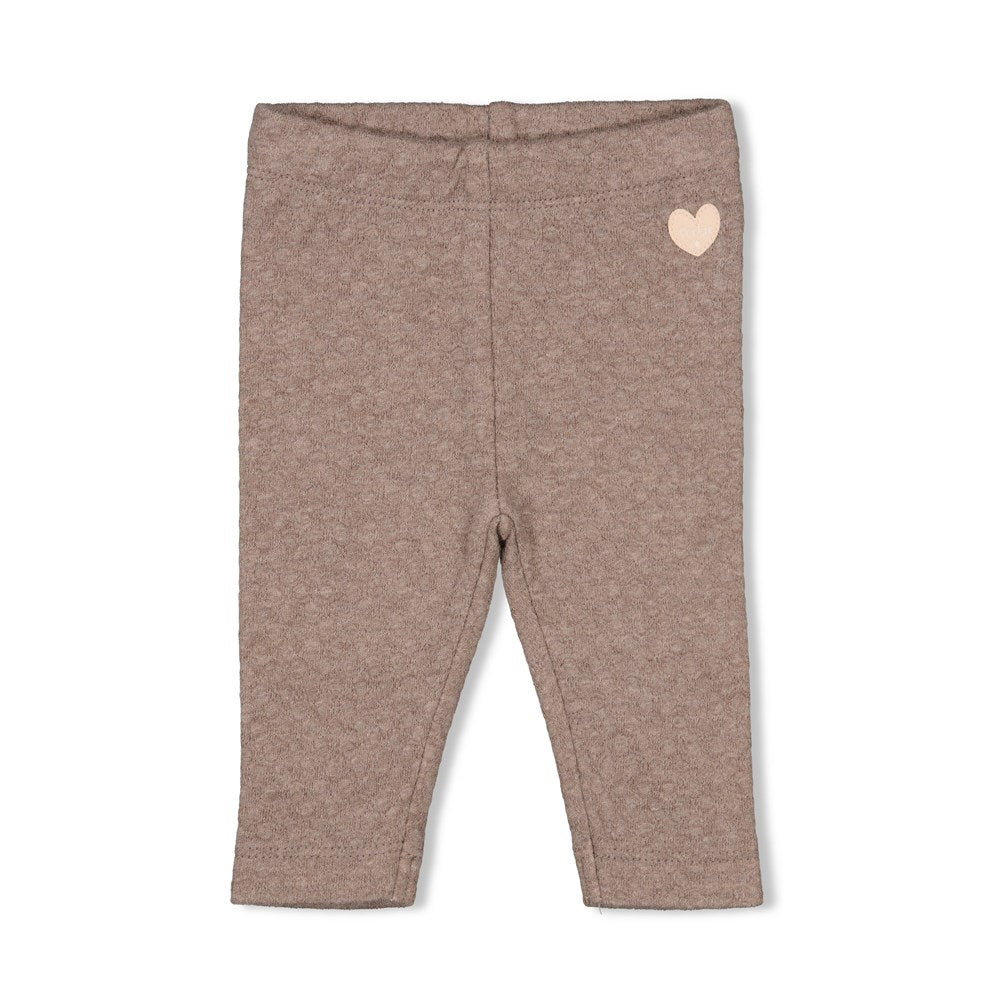 braunmelierte Leggings mit kleinem rosa Herz als Detail