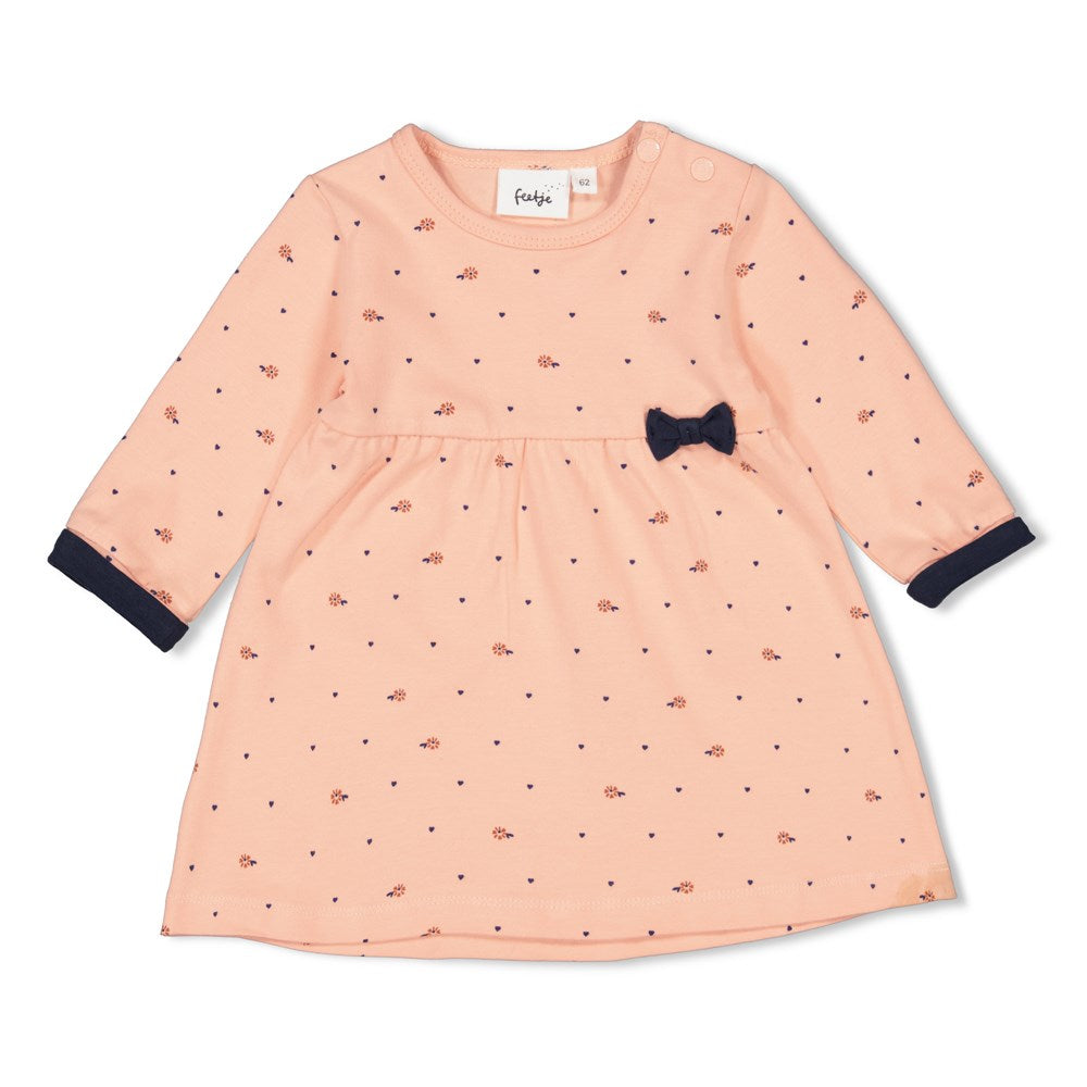 rosa Kleid mit Blumen und Masche