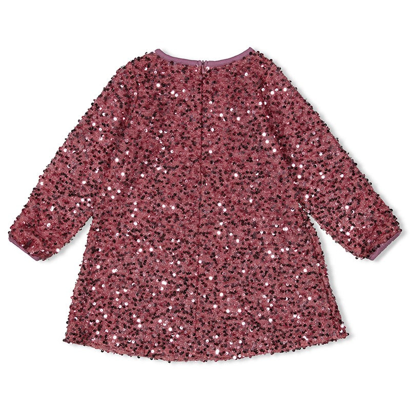 Dieses Pailetten Kleid in Pink aus der Kollektion Forest Fancy von Jubel ist perfekt für besondere Anlässe. Die funkelnden Pailletten verleihen dem Kleid einen glamourösen Look, während der bequeme Schnitt für ein angenehmes Tragegefühl sorgt. Ein Must-Have für jede stylische Garderobe.