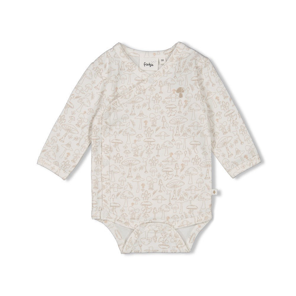Der Wickelbody aus der Dear Autumn Kollektion von Feetje ist mit einem durchgehenden Pilz-Muster gestaltet und sorgt für behaglichen Komfort bei Ihrem Baby.