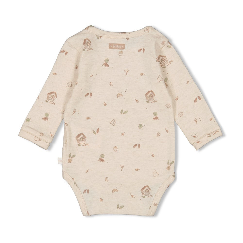 Der Body aus der Fall Favorites Kollektion von Feetje ist mit verschiedenen kleinen Herbstmotiven gestaltet und bringt herbstlichen Charme in den Alltag.