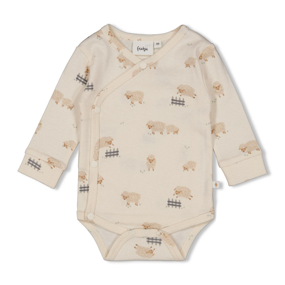 Dieser Wickelbody aus der Sleepy Sheepy Kollektion von Feetje besticht durch einen niedlichen All-Over Schafprint und sorgt für gemütlichen Tragekomfort bei Ihrem Baby.