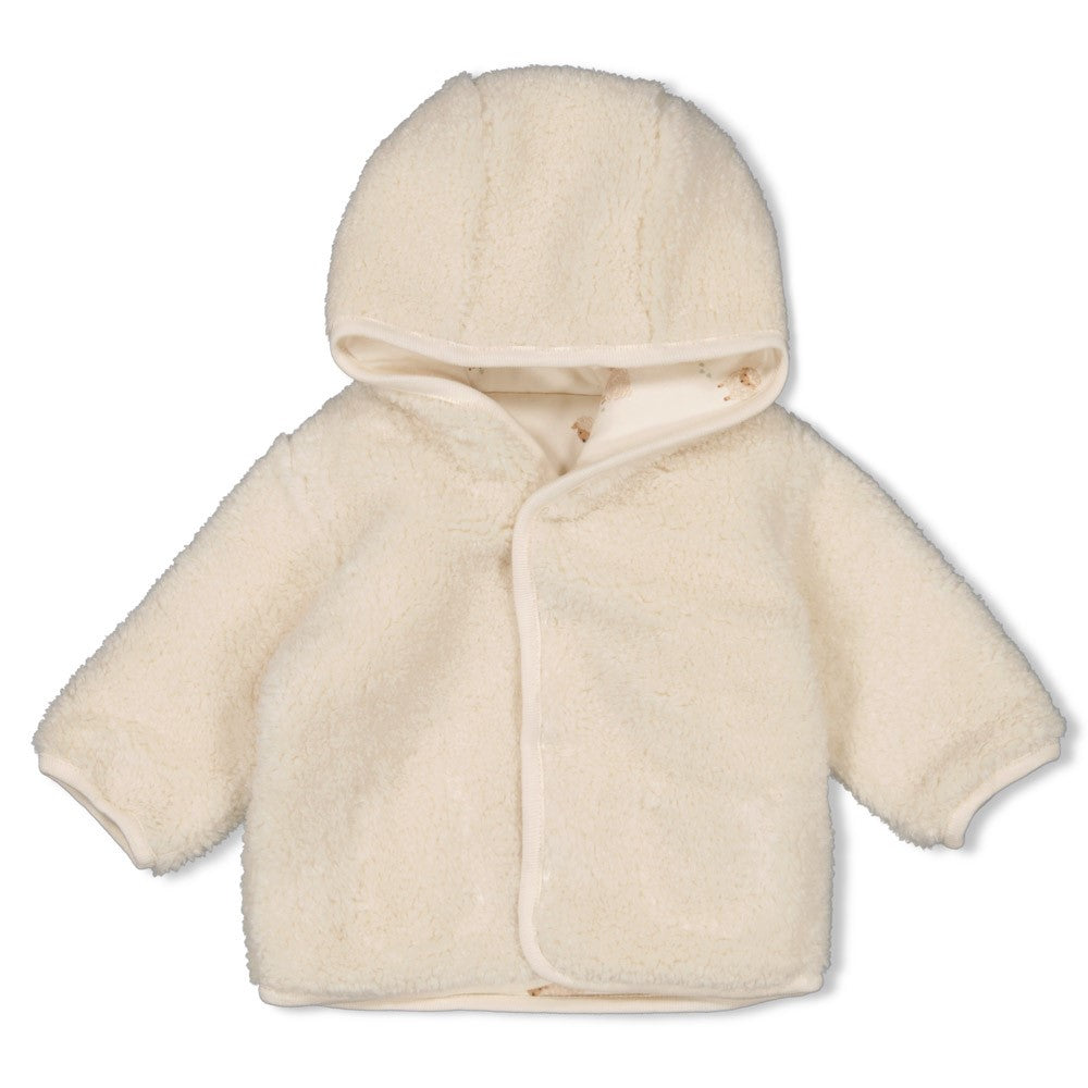 Diese kuschelige Wendejacke mit Kapuze aus der Sleepy Sheepy Kollektion von Feetje begeistert mit einem charmanten Schafmuster auf der einen Seite und bietet vielseitigen Tragekomfort für Ihr Kind.