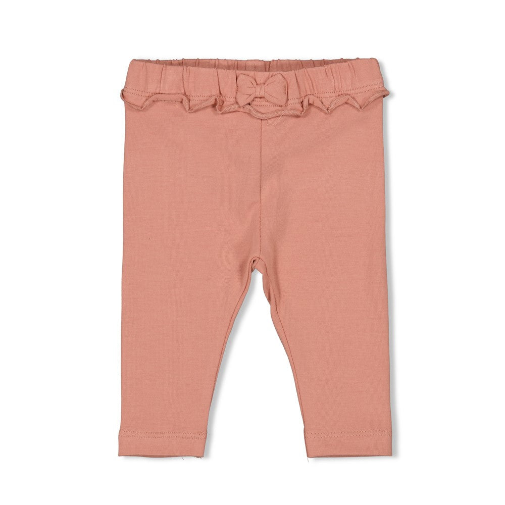 Diese rosa Leggings mit charmantem Schleifendetail stammen aus der Morning Sun Kollektion von Feetje und verleihen jedem Outfit eine verspielte Note.