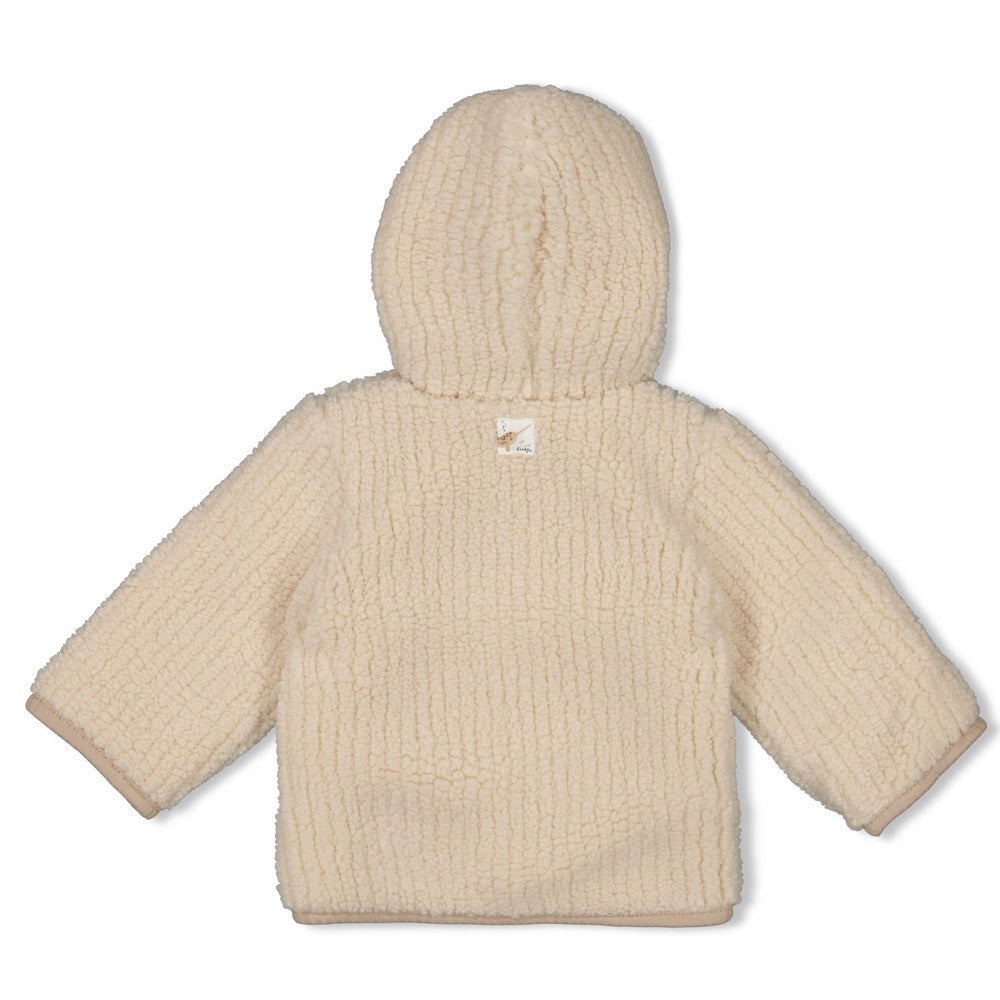 Diese angenehme beige Wendejacke mit Kapuze aus der Narwal Kollektion von Feetje überzeugt durch ihre weiche Qualität und vielseitige Tragbarkeit.