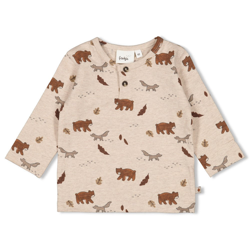 Dieses beige Langarmshirt aus der Wild World Kollektion von Feetje besticht durch einen durchgehenden Bären-Print und vereint stilvolle Eleganz mit verspieltem Design.