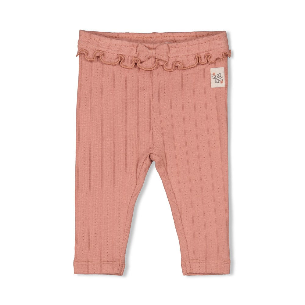 Diese rosa Leggings mit Rippenstruktur aus der Woodland Bloom Kollektion von Feetje zeichnen sich durch einen verspielten Rüschenbund und eine zarte Schleife aus.