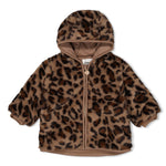 Diese kuschelige Teddyjacke mit Kapuze im angesagten Leopardenmuster stammt aus der Better Together Kollektion von Feetje und bietet angenehmen Tragekomfort sowie stylisches Design.