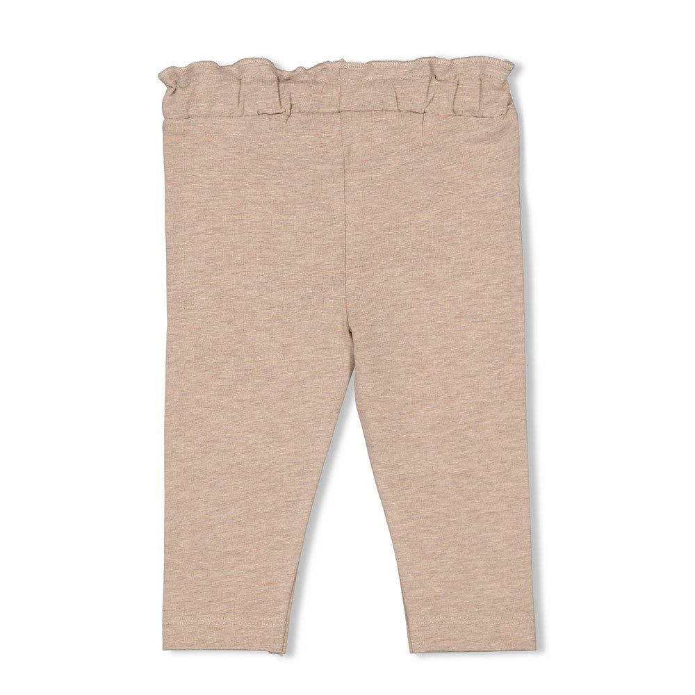 Diese Leggings aus der Better Together Kollektion von Feetje zeichnen sich durch eine elegante Schleifendetail aus.