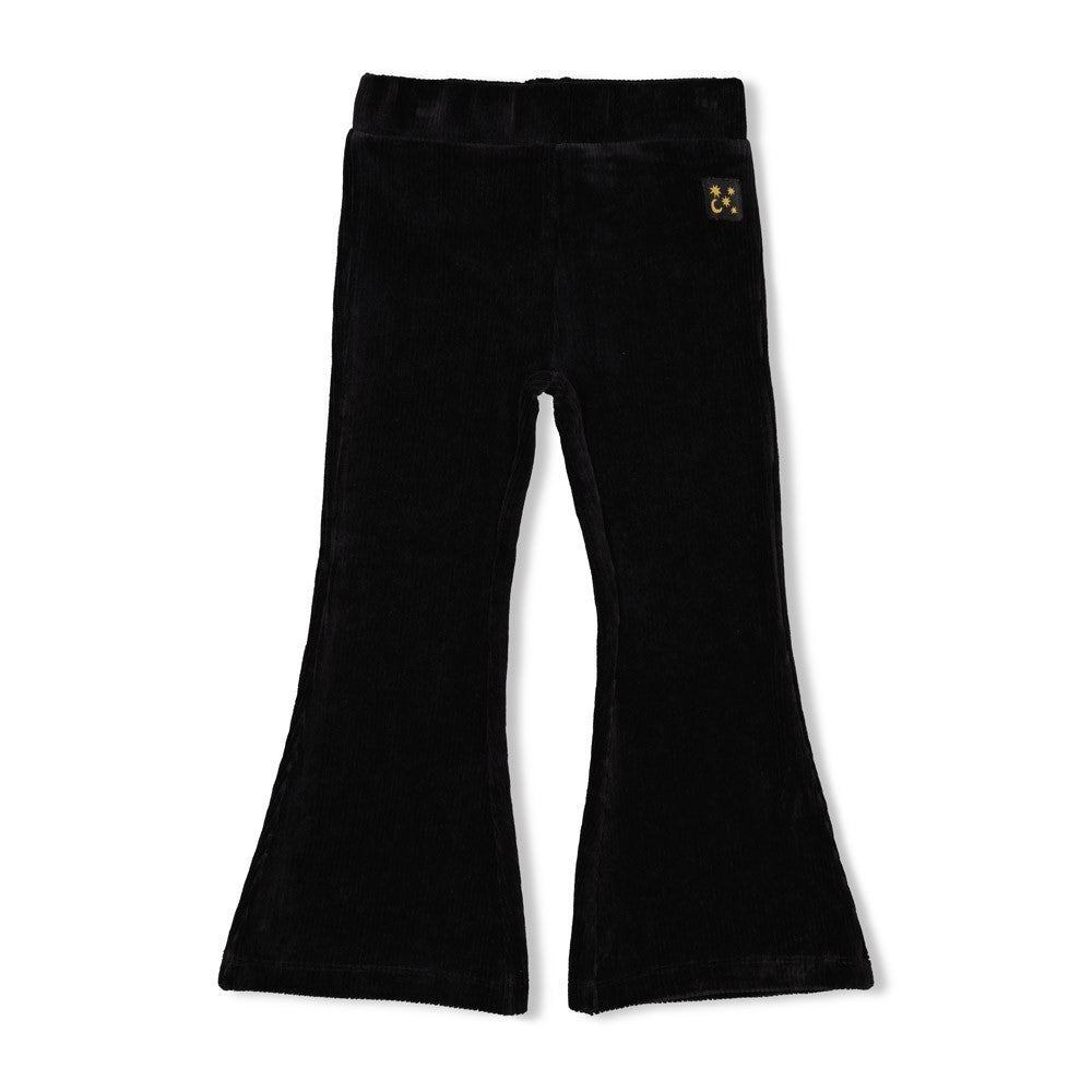 Diese schwarze, gerippte Schlaghose aus Samt stammt aus der Shine Bright Kollektion von Jubel und verbindet Komfort mit einem stilvollen Look.