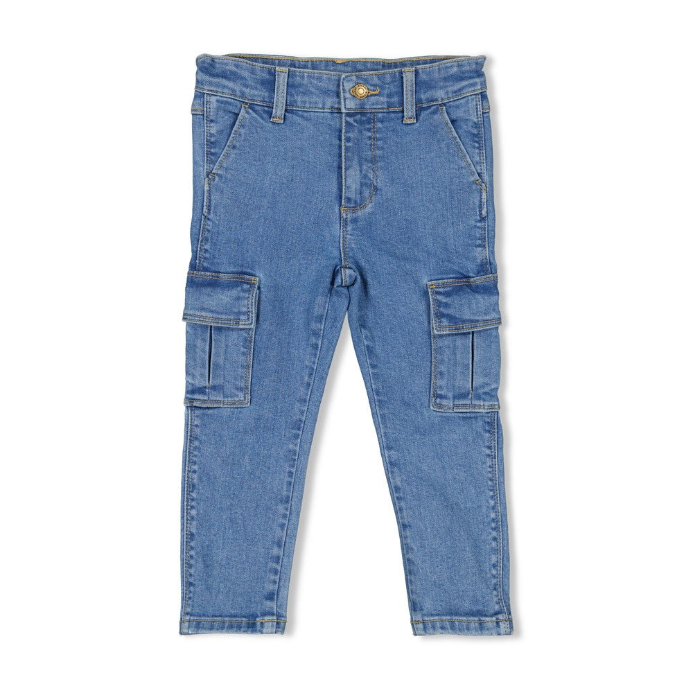 Entdecken Sie die robuste Cargo Hose aus der Winter Denims Kollektion von Sturdy – perfekt für stilvolle und funktionale Winteroutfits.