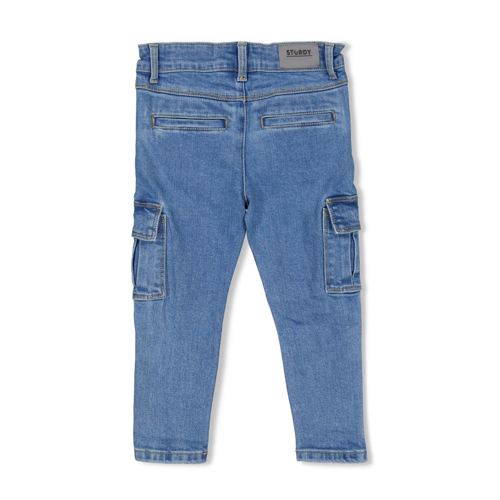Entdecken Sie die robuste Cargo Hose aus der Winter Denims Kollektion von Sturdy – perfekt für stilvolle und funktionale Winteroutfits.