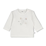Weiches und komfortables Longsleeve mit niedlichem Penguin-Motiv – perfekt für kuschelige Momente. Das hochwertige Single-Jersey-Material aus 94% Baumwolle und 6% Elasthan bietet optimale Bewegungsfreiheit und Strapazierfähigkeit. Ideal für den Alltag und besonders angenehm auf empfindlicher Babyhaut.