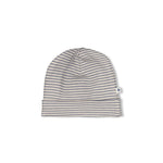 Diese gerippte Mütze von Feetje in klassischem Ringelmuster ist das perfekte Accessoire für kleine Abenteurer. Das weiche Rib Jersey bietet optimalen Tragekomfort und eine ideale Passform, die sich sanft an den Kopf anschmiegt. Die hochwertige Verarbeitung garantiert Langlebigkeit und einfache Pflege. Ideal für jeden Tag – ob beim Frühstück oder beim Spielen draußen.