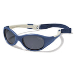 Die Kinder-Sonnenbrille „The Surfer“ bietet 100% UV400-Schutz und ist dank flexiblem Rahmen und verstellbarem Band besonders bequem. Leicht, bruchsicher und aus schadstofffreiem Material gefertigt, begleitet sie Kinder sicher bei jedem Abenteuer. Das nachhaltige, recycelte Packaging rundet das durchdachte Design ab.