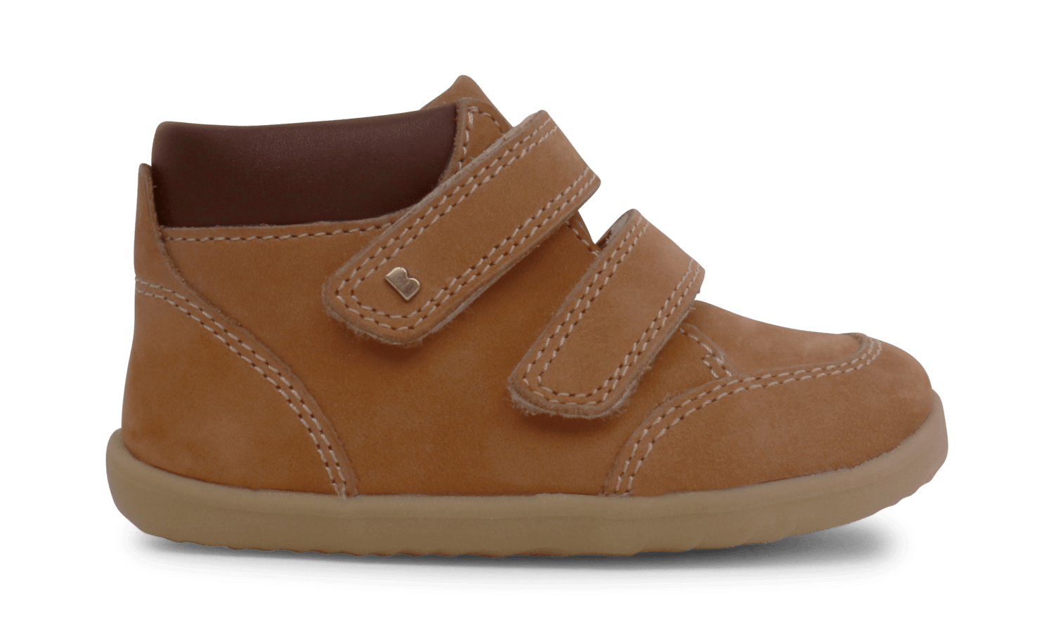 Diese Schuhe von BOBUX verbinden hochwertiges Design mit funktionaler Kinderschuhtechnologie. Die Schuhe sind speziell entwickelt, um wachsende Kinderfüße optimal zu unterstützen und bieten dabei hohe Atmungsaktivität sowie flexible Laufsohlen für natürlichen Bewegungsablauf. Mit robusten Materialien und sorgfältiger Verarbeitung garantieren sie Komfort und Langlebigkeit im Alltag. Ideal für Kinder, die draußen aktiv sind und dabei auf sichere, gesunde Schuhwerk setzen.