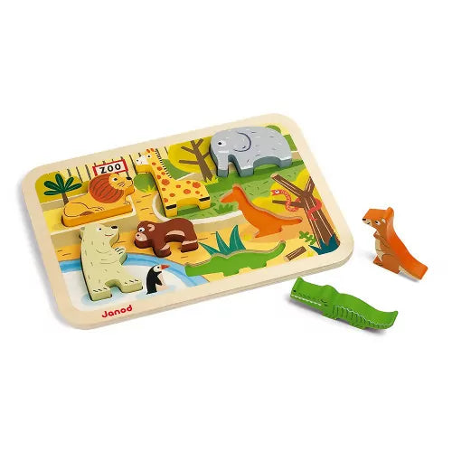 Entdecke den Zoo! Das Kind lernt, die Tiere an die richtige Stelle zu platzieren und kann mit Formen wie mit echten Figuren spielen, da sie aufrecht stehen bleiben können. Auf spielerische Weise entwickelt Ihr Kind so seine Motorik und seine Fantasie. Mit diesem Greif- und Formen-Puzzle mit 7 Teilen von Janod erhält Ihr Kind einen hohen Spielwert. Kinder ab dem Alter von 1,5 Jahren spielen gerne mit den bunten Figuren, welche in die passende Vertiefung in dem Holzpuzzle gesteckt werden wollen. Das hochwerti