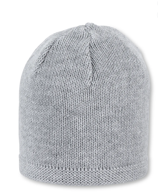 Diese OCS Strickmütze aus 100 % Bio-Baumwolle ist besonders weich und sanft zur empfindlichen Babyhaut. Sie sitzt gut, sorgt für ein angenehmes Hautklima und passt dank Erstlingsgröße ideal in den ersten Lebensmonaten. Das schlichte, unifarbene Design lässt sich vielseitig kombinieren. Pflegeleicht bei 30 °C im Schonwaschgang. Perfekt für einen behüteten Start ins Leben.