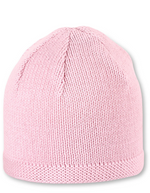 Diese OCS Strickmütze aus 100 % Bio-Baumwolle ist besonders weich und sanft zur empfindlichen Babyhaut. Sie sitzt gut, sorgt für ein angenehmes Hautklima und passt dank Erstlingsgröße ideal in den ersten Lebensmonaten. Das schlichte Design lässt sich vielseitig kombinieren. Pflegeleicht bei 30 °C im Schonwaschgang. Perfekt für einen behüteten Start ins Leben.