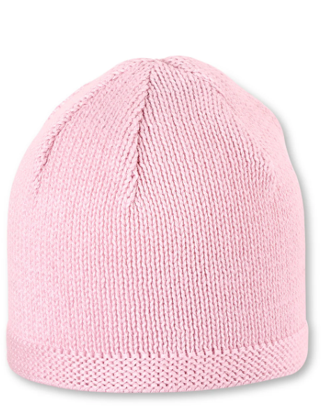 Diese OCS Strickmütze aus 100 % Bio-Baumwolle ist besonders weich und sanft zur empfindlichen Babyhaut. Sie sitzt gut, sorgt für ein angenehmes Hautklima und passt dank Erstlingsgröße ideal in den ersten Lebensmonaten. Das schlichte Design lässt sich vielseitig kombinieren. Pflegeleicht bei 30 °C im Schonwaschgang. Perfekt für einen behüteten Start ins Leben.