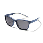 Die „The Boho“ Kindersonnenbrille bietet 100% UV400-Schutz und ist speziell für aktive Kinder entwickelt. Sie ist leicht, bruchsicher, wasserfest und aus schadstofffreiem Material gefertigt – ideal für Sonne und Spielplatz. Nachhaltige Verpackung inklusive.