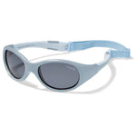 Die Kinder-Sonnenbrille „The Surfer“ bietet 100% UV400-Schutz und ist dank flexiblem Rahmen und verstellbarem Band besonders bequem. Leicht, bruchsicher und aus schadstofffreiem Material gefertigt, begleitet sie Kinder sicher bei allen Sonnenabenteuern. Das nachhaltige, recycelte Packaging rundet das durchdachte Design ab.