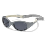 Die Kinder-Sonnenbrille „The Surfer L“ bietet 100% UV400-Schutz und ist dank flexiblem Rahmen und verstellbarem Band besonders bequem. Leicht, bruchsicher und aus schadstofffreiem Material gefertigt, begleitet sie Kinder sicher bei jedem Abenteuer. Das nachhaltige, recycelte Packaging rundet das durchdachte Design ab.