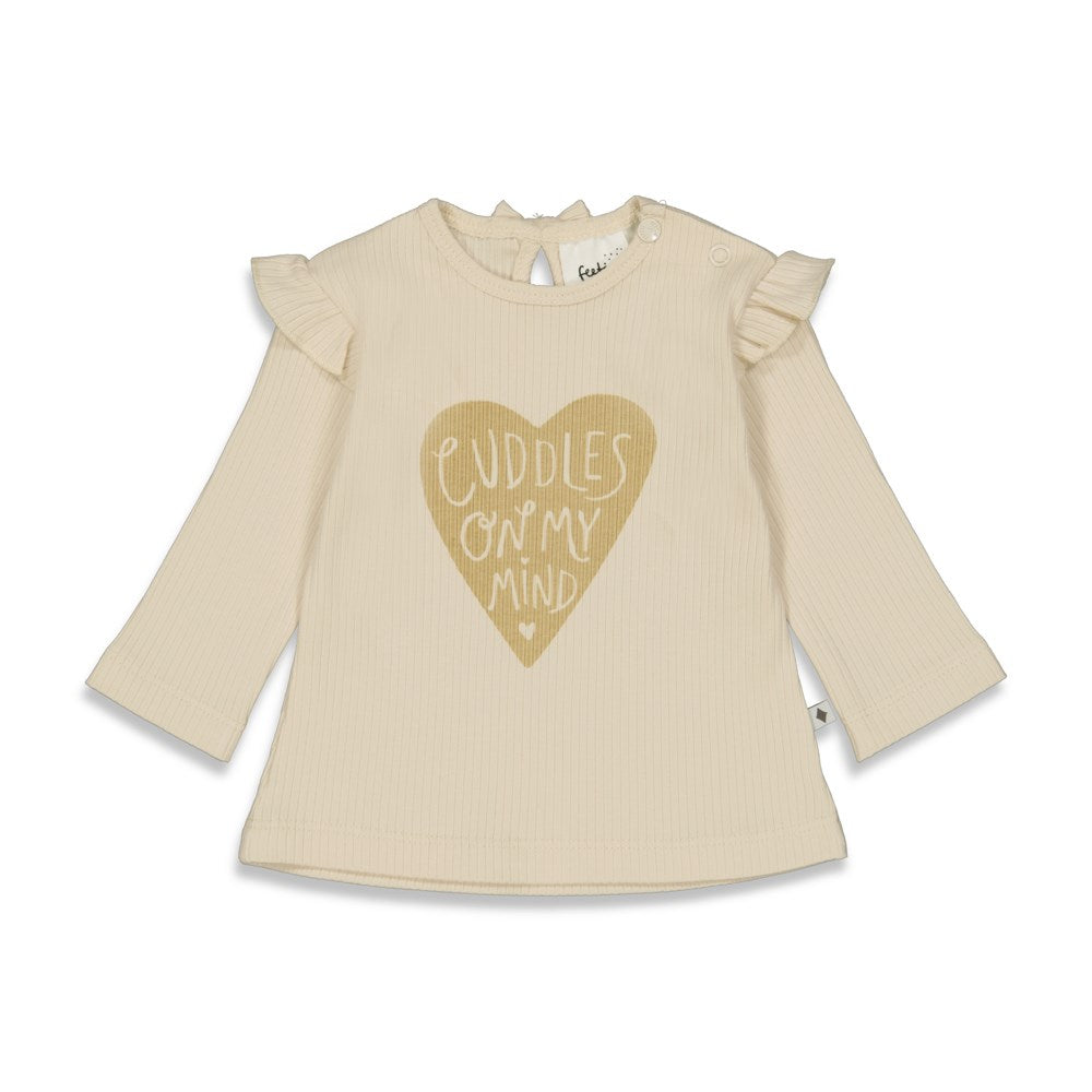 Beschreibung
Das Longsleeve Cuddles - Wild And Free vereint kuscheligen Komfort mit einem kraftvollen Lebensgefühl. Hergestellt aus weichem, hochwertigem Material, hält es dich an kühleren Tagen angenehm warm. Das inspirierende Design erinnert dich daran, frei und wild zu leben – perfekt für alle, die ihren individuellen Stil mit einer Prise Abenteuerlust zeigen möchten.