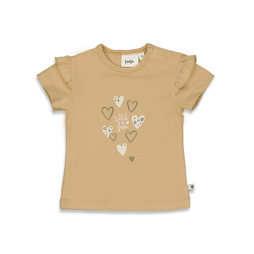 Beschreibung
Das T-Shirt Cute Times - Wild And Free verbindet Komfort mit einem kraftvollen Statement. Hergestellt aus weichem Material, bietet es den ganzen Tag über angenehmen Tragekomfort. Mit seinem inspirierenden Design ist es perfekt für alle, die frei und ungebunden leben wollen. Setze ein modisches Zeichen und zeige deine wilde Seite mit diesem einzigartigen Shirt.