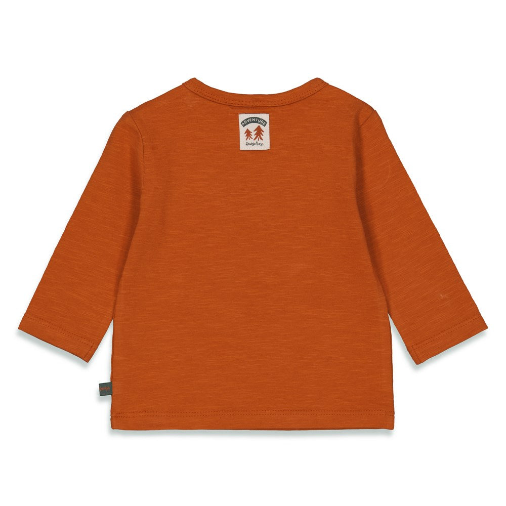 Beschreibung
Das Longsleeve Yay - Adventure von Feetje kombiniert Komfort und Stil für jeden Tag. Hergestellt aus weichem Material, bietet es ein angenehmes Tragegefühl und ist ideal für kühle Tage. Mit seinem ansprechenden Design begleitet es Sie modisch und bequem durch jede Gelegenheit.