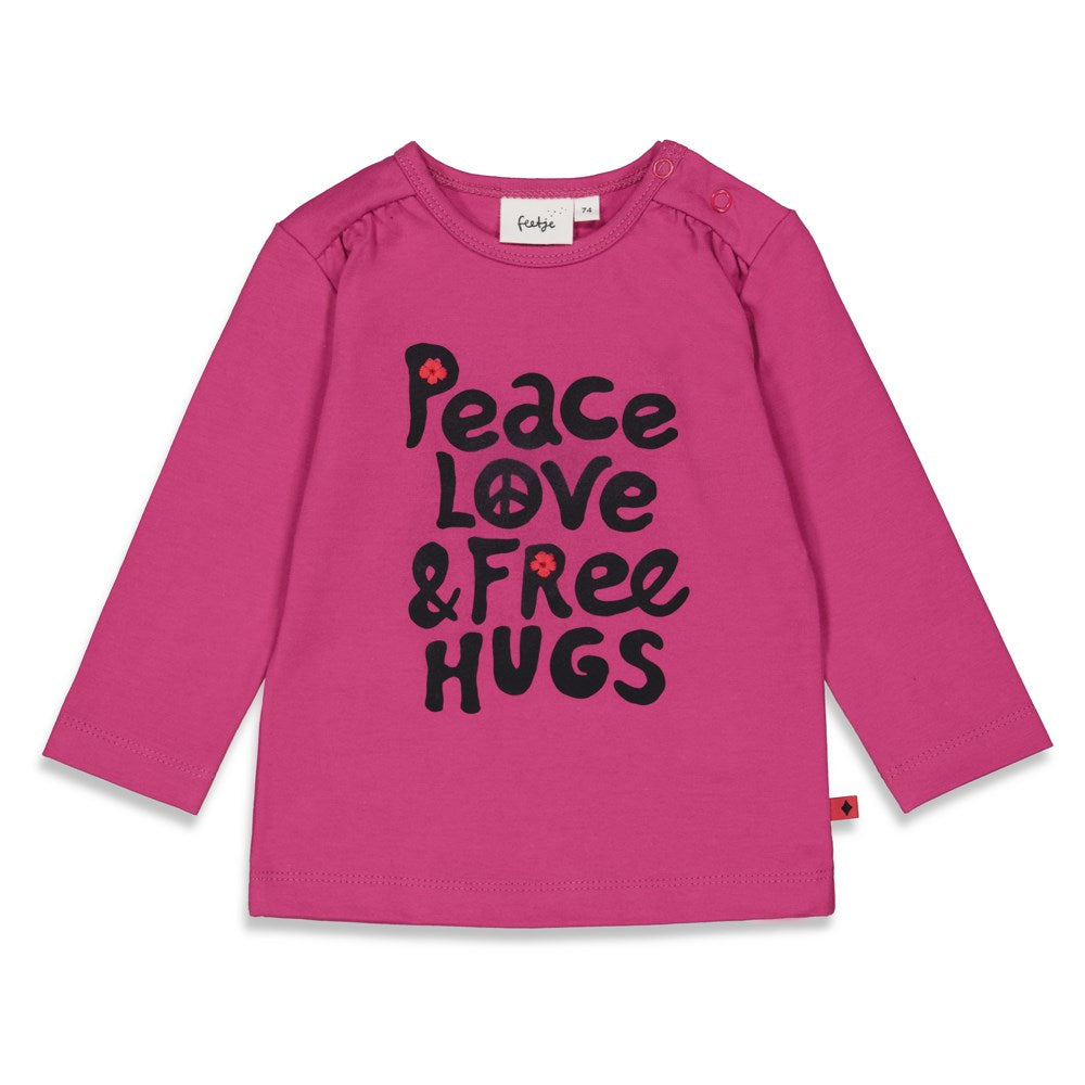 Beschreibung
Das pinke Longsleeve - Made Of Magic von Feetje vereint Komfort und Stil in einem einzigartigen Design. Hergestellt aus hochwertigen Materialien, bietet es ein angenehmes Tragegefühl und sorgt für Wohlbefinden den ganzen Tag. Das zeitlose Motiv „Peace“ setzt ein modisches Statement und passt perfekt zu jedem Outfit. Ideal für alle, die Wert auf Qualität und Ausdruck legen.