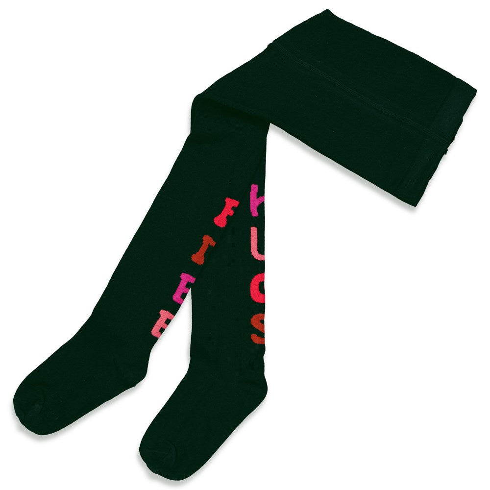 Beschreibung
Diese schwarze Strumpfhose mit dem auffälligen Schriftzug „Free Hugs" verbindet Komfort mit einem einzigartigen Statement. Sie sorgt für einen stilvollen Look und zieht garantiert bewundernde Blicke auf sich. Perfekt, um Ihrem Outfit eine persönliche und charmante Note zu verleihen.